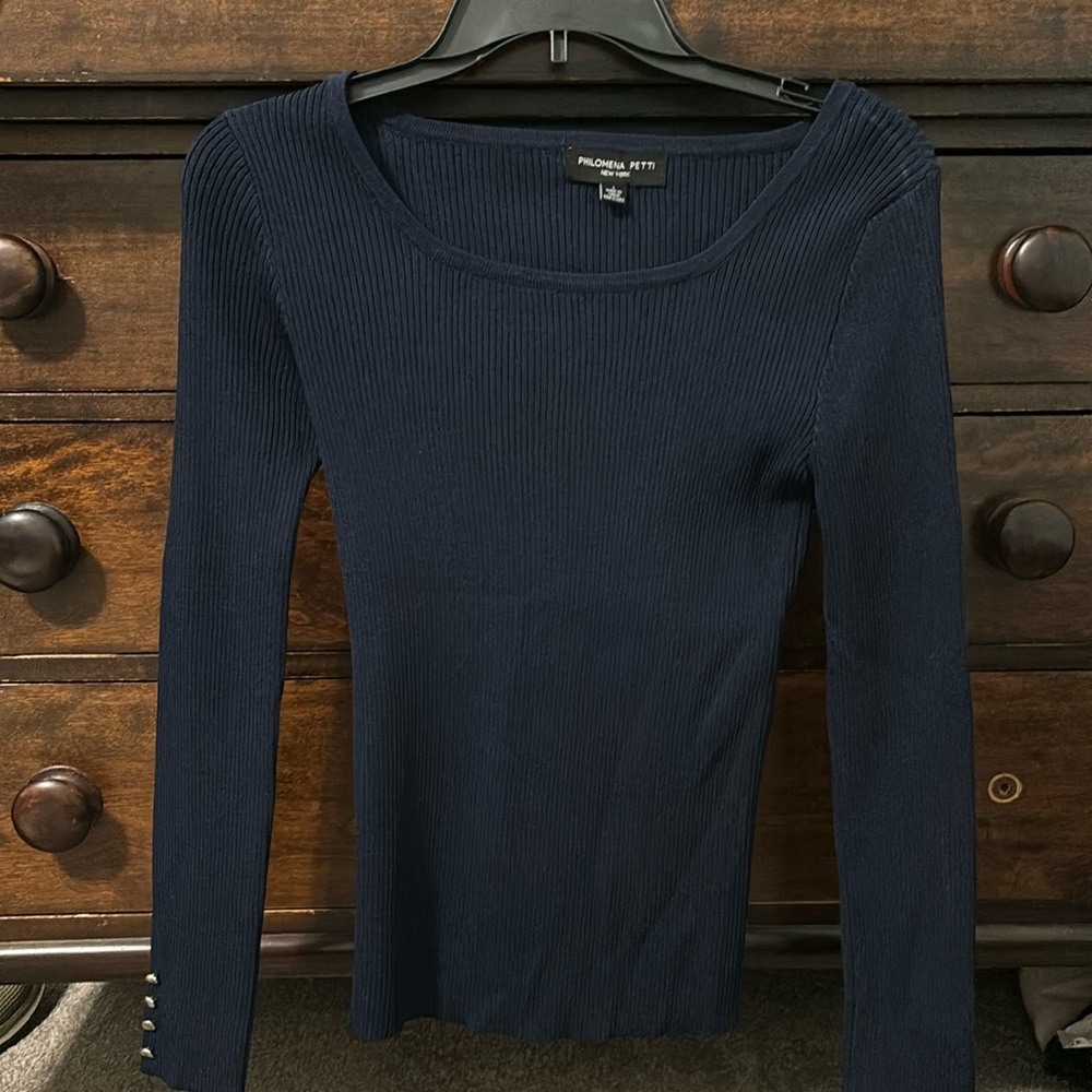 Philomena Petti Blue Fitted Ribbed Blouse Large with button sleeve details